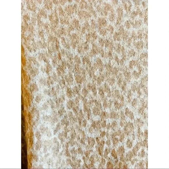 Beachlunchlounge Collection Cheetah Sweater (NWOT) - Picture 2 of 3